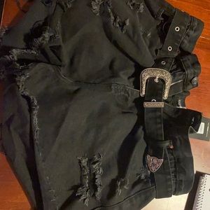Black shorts with removable belt